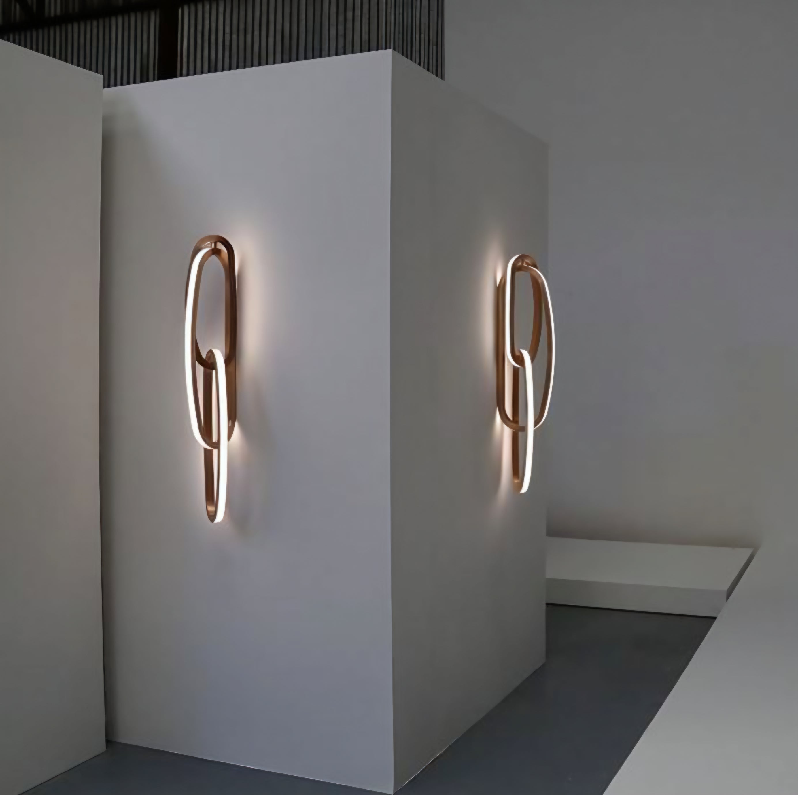 Fouette-Inspired Elliptical LED Wall Sconce – 800mm (Rose Gold)